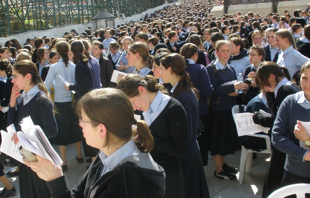 עצרת תפילה של תלמידות סמינרי בית יעקב בכותל המערבי.   מקור: ויקיפדיה (תקפיק)