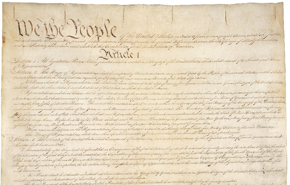 הדף הראשון של החוקה של ארצות הברית   מקור: ויקיפדיה (הארכיון הלאומי של ארצות הברית)