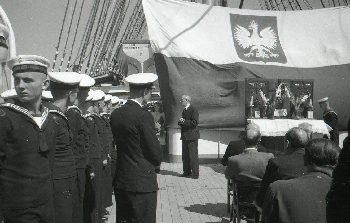 Dar Pomorza before Sailing 20.07.1946