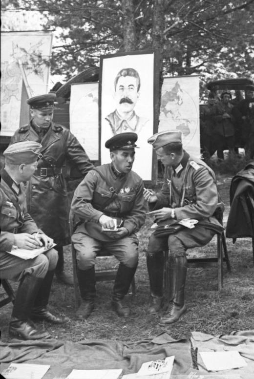 German and Soviet Soldiers in Brest
