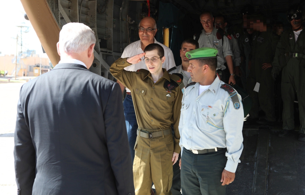 Gilad Shalit Salutes Israel Prime Minister Benjamin Netanyahu IDF