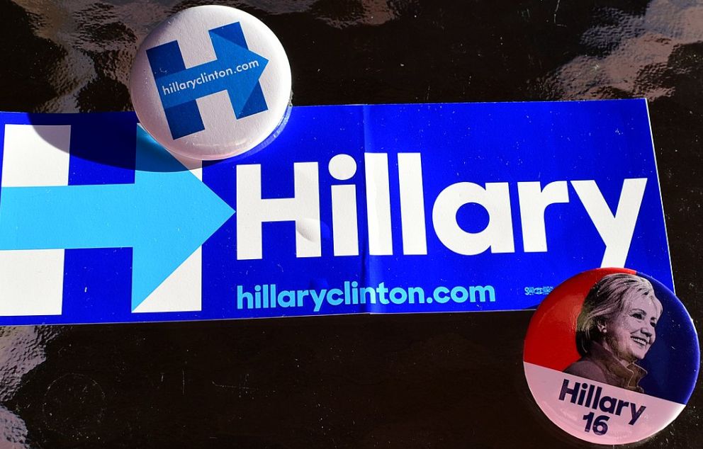 פריטים מהקמפיין לנשיאות של הילרי קלינטון, 2016   מקור: ויקיפדיה