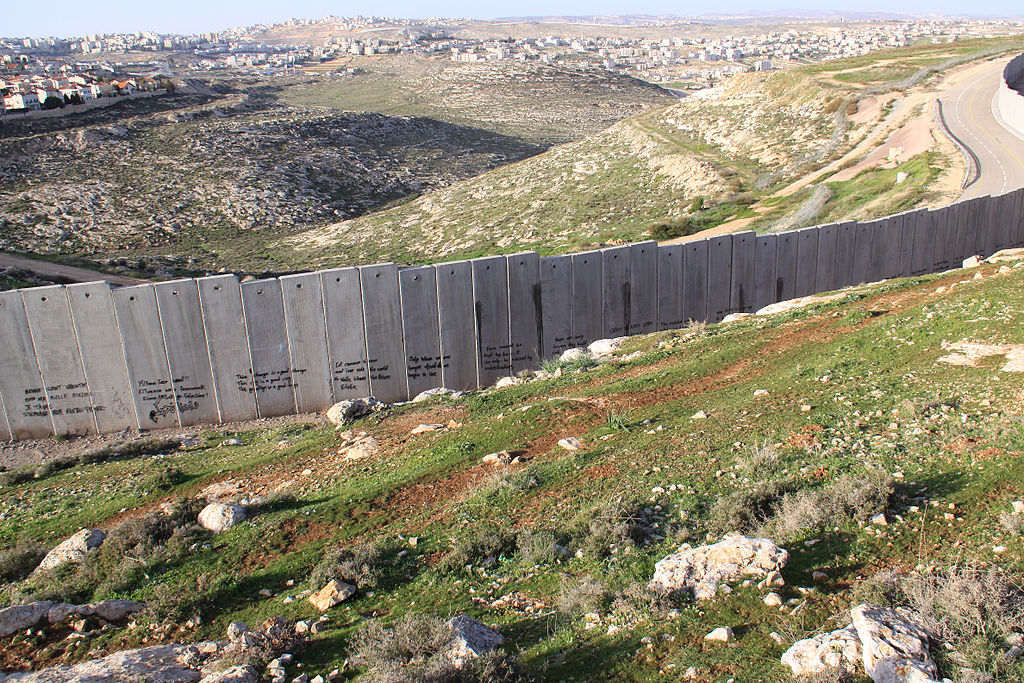 Israeli West Bank barrier Ramallah 2010 W. Hagens