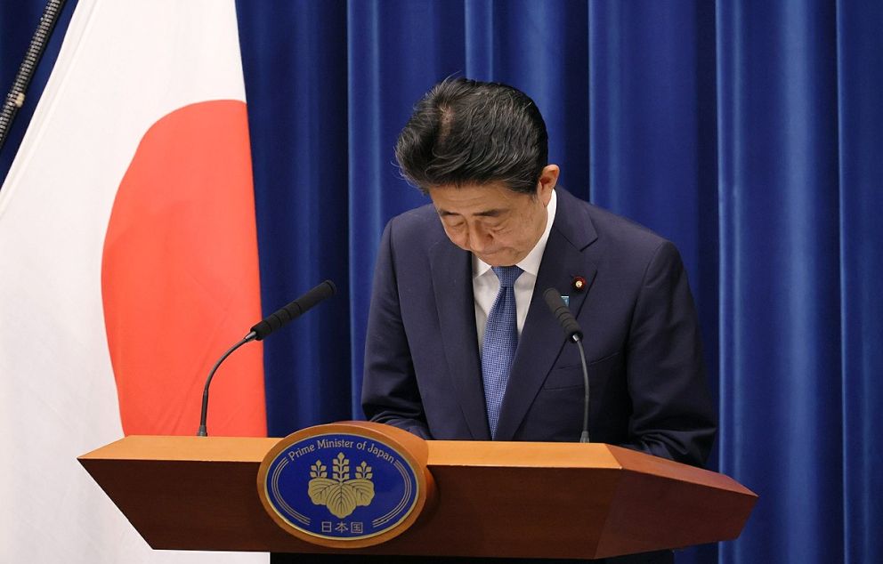 Shinzo Abe Bowing Resignation