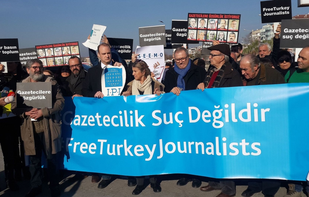 Turkish journalists protesting imprisonment of their colleagues in 2016