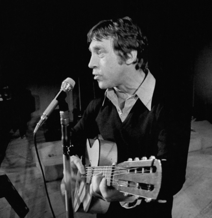 Vysotsky Singing Small